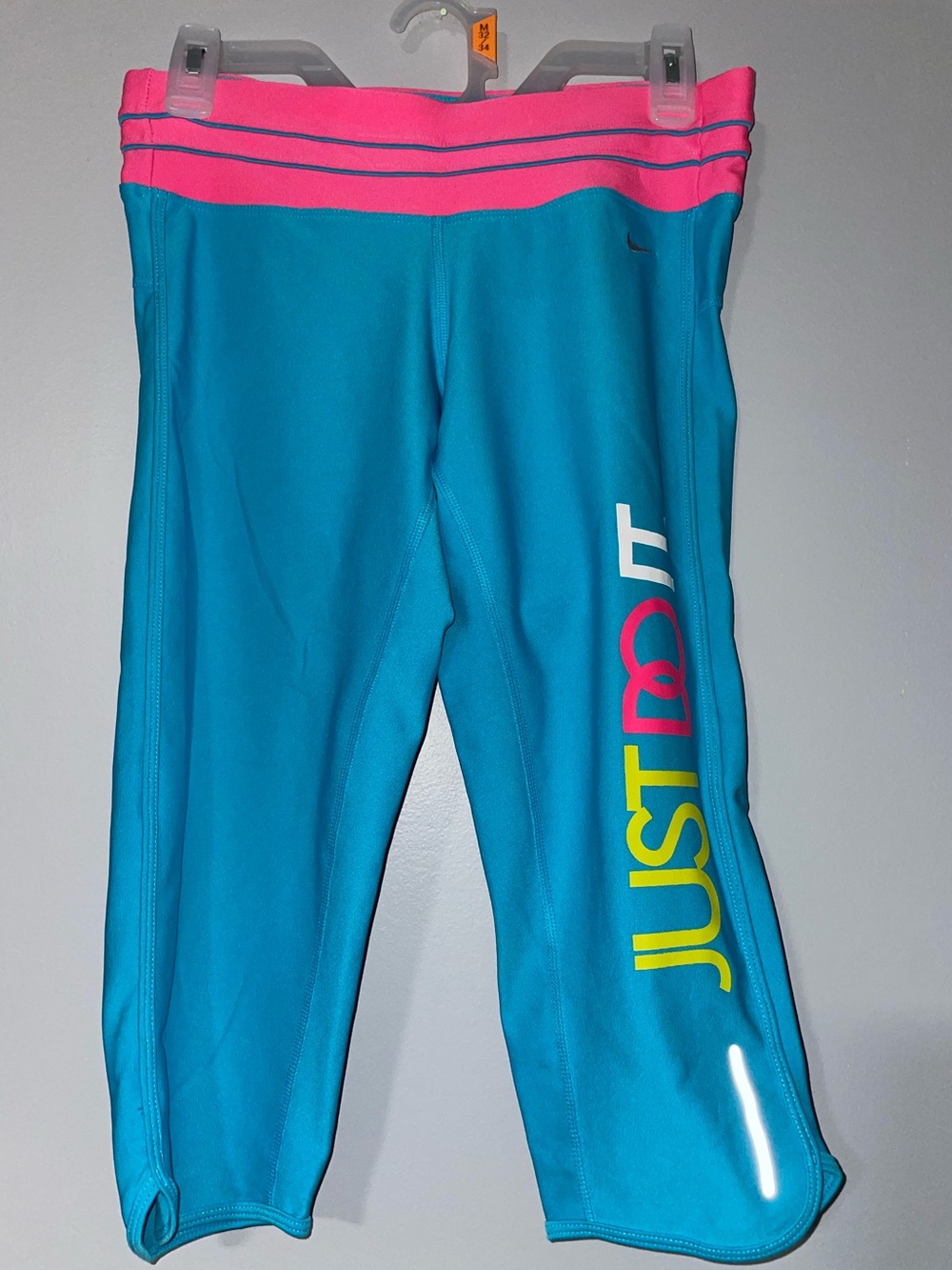 🏳️‍⚧️Nike Women’s Blue and Pink 'Just Do It' Capri Leggings